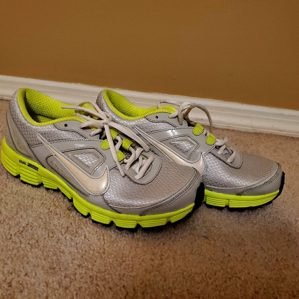 Nike Tennis Shoes